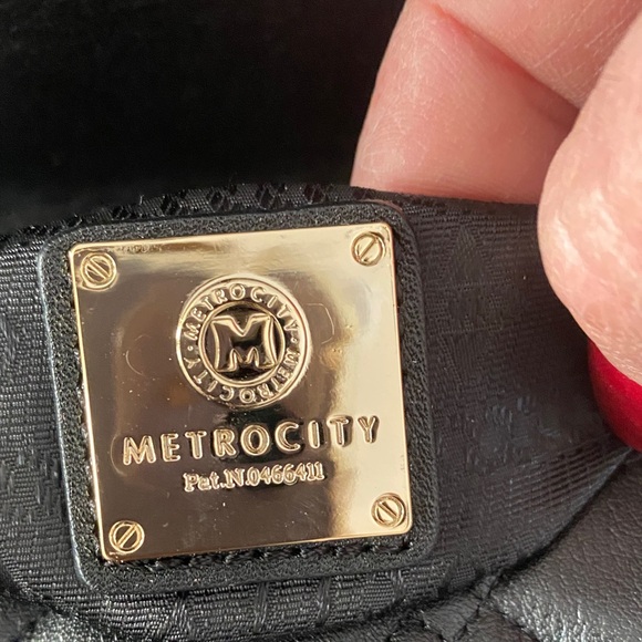 METROCITY Black Quilted Leather Shoulder Bag W/Gold-Tone Chain Strap & Hardware - Picture 2 of 14